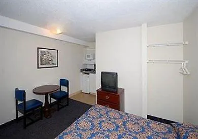 Motel Hometowne Studios By Red Roof Louisville