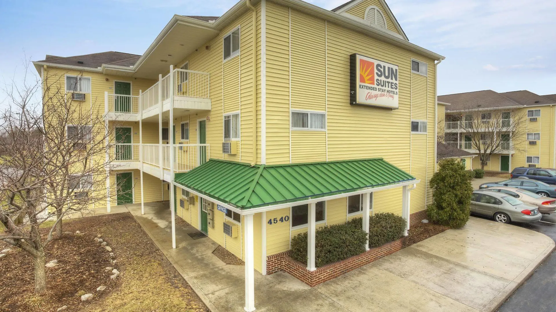 Hometowne Studios By Red Roof Louisville