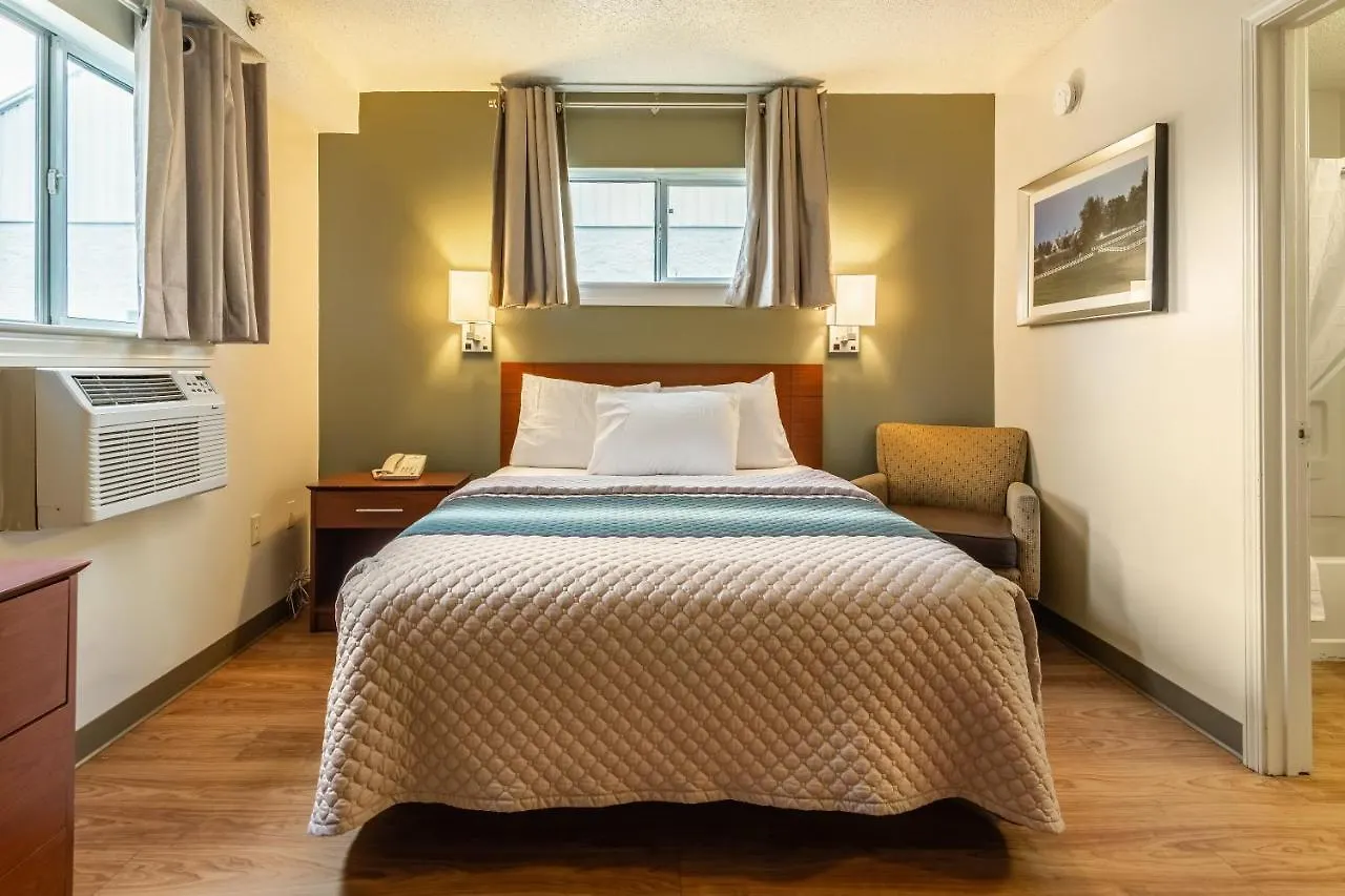 Hometowne Studios By Red Roof Louisville Motel